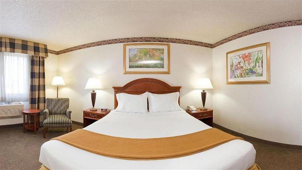 Holiday Inn Express & Suites Johnstown By Ihg Экстерьер фото
