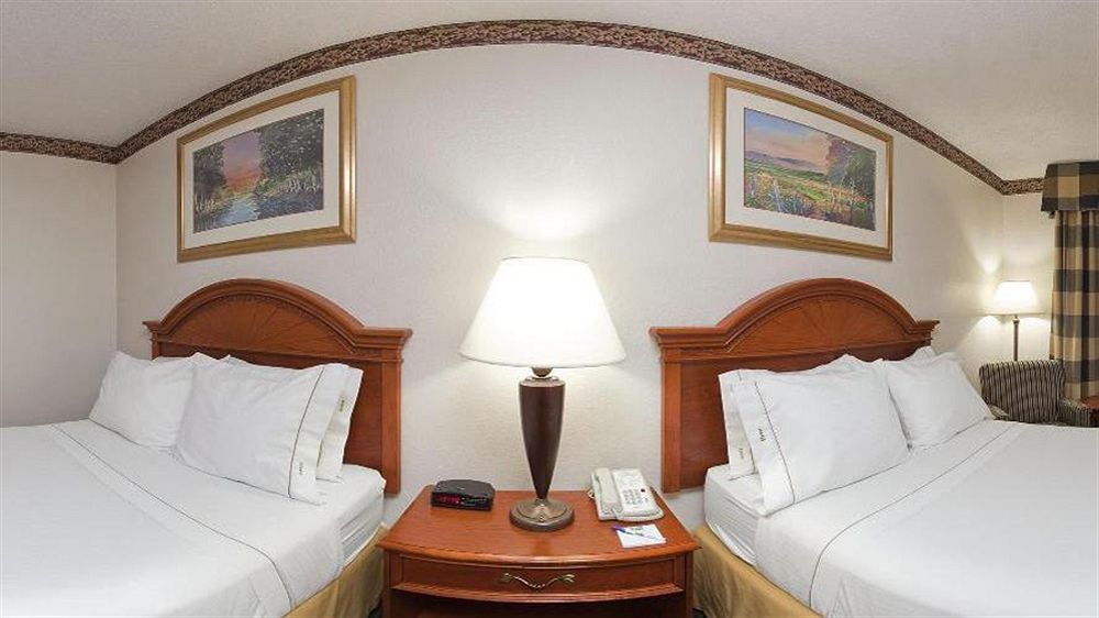 Holiday Inn Express & Suites Johnstown By Ihg Экстерьер фото
