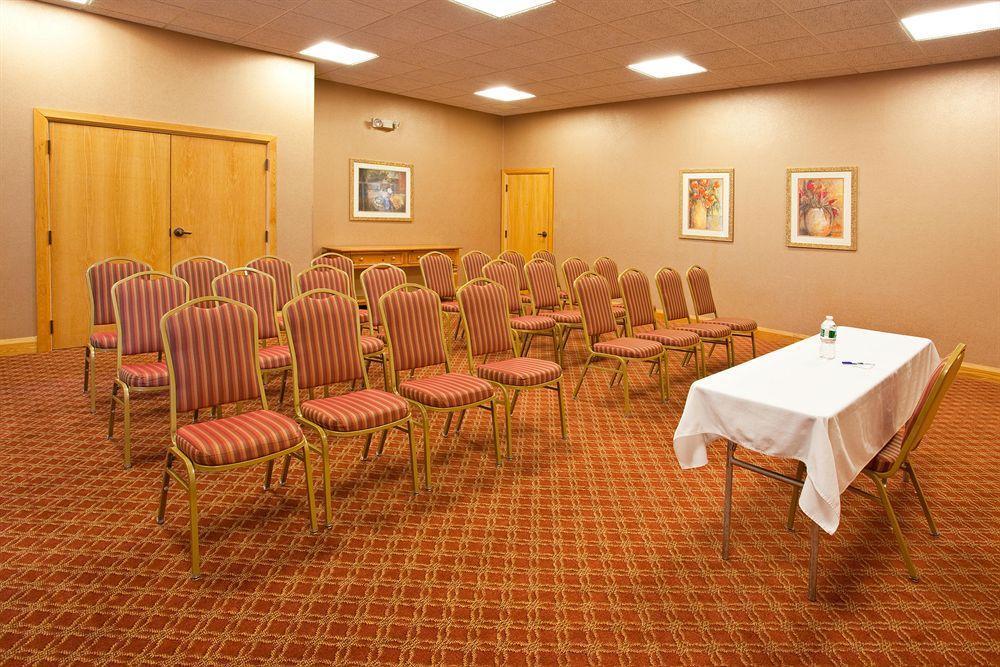 Holiday Inn Express & Suites Johnstown By Ihg Экстерьер фото