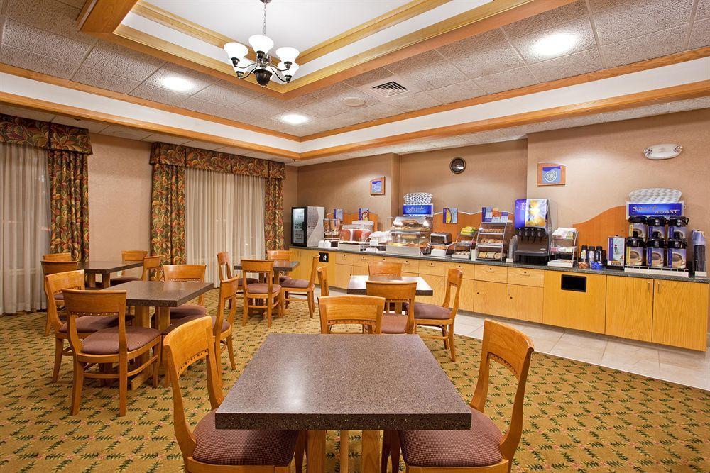 Holiday Inn Express & Suites Johnstown By Ihg Экстерьер фото