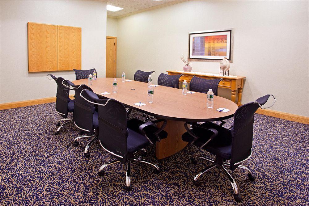 Holiday Inn Express & Suites Johnstown By Ihg Экстерьер фото