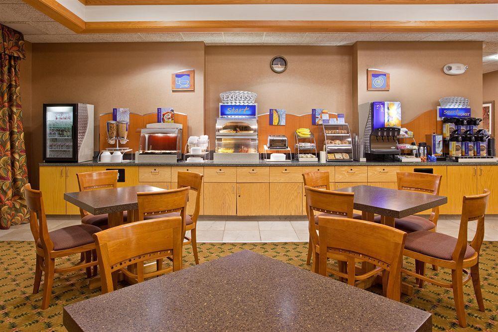 Holiday Inn Express & Suites Johnstown By Ihg Экстерьер фото