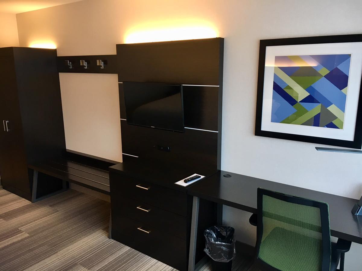 Holiday Inn Express & Suites Johnstown By Ihg Экстерьер фото