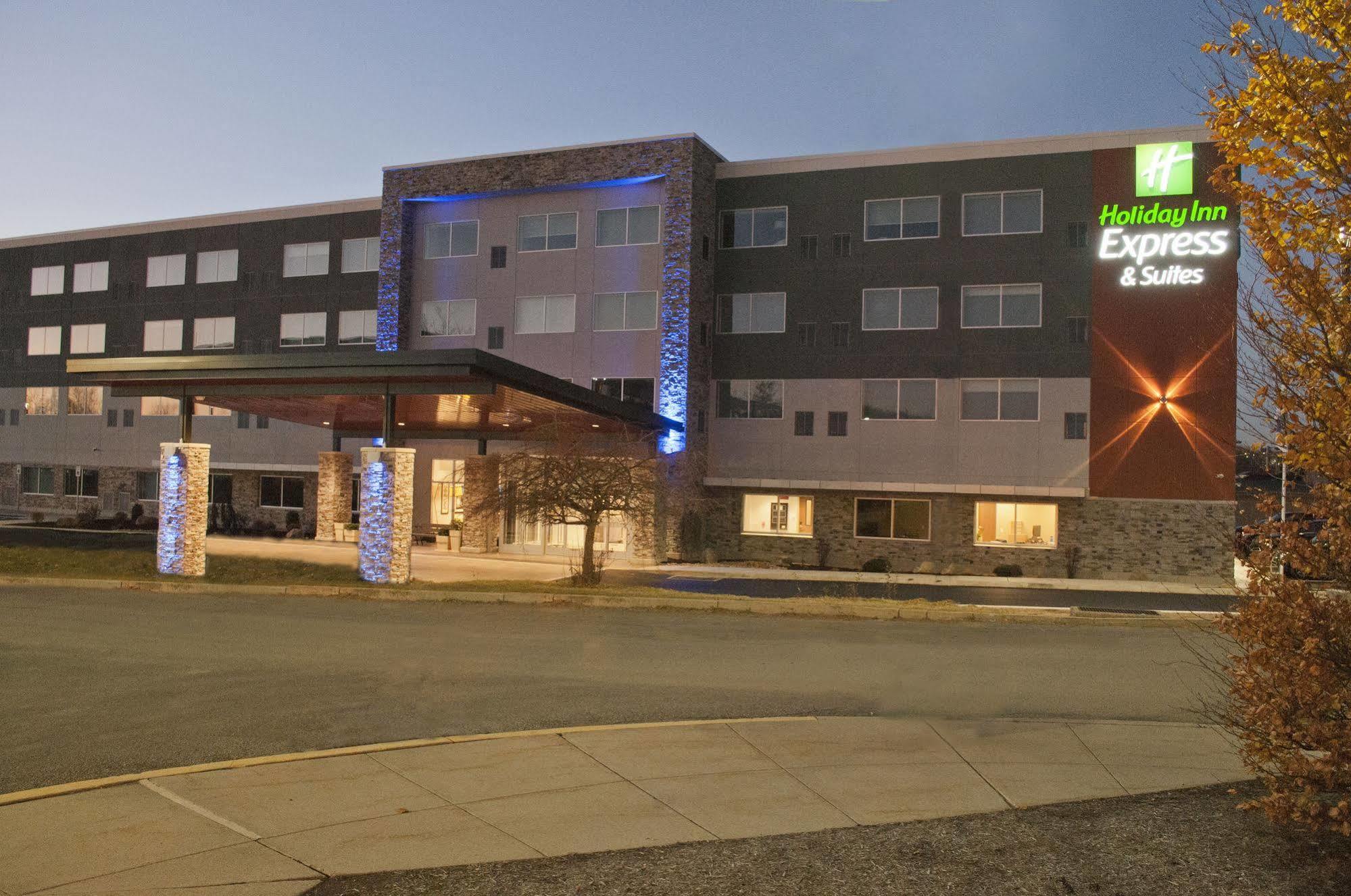 Holiday Inn Express & Suites Johnstown, An Ihg Hotel Экстерьер фото