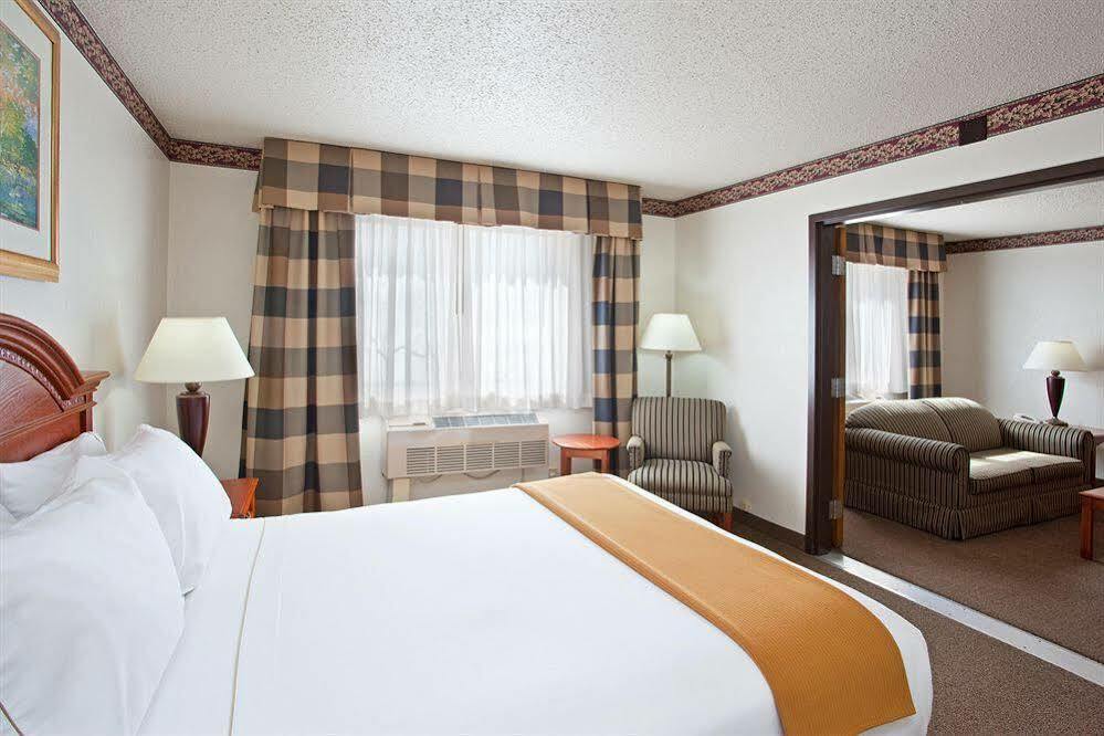 Holiday Inn Express & Suites Johnstown, An Ihg Hotel Экстерьер фото