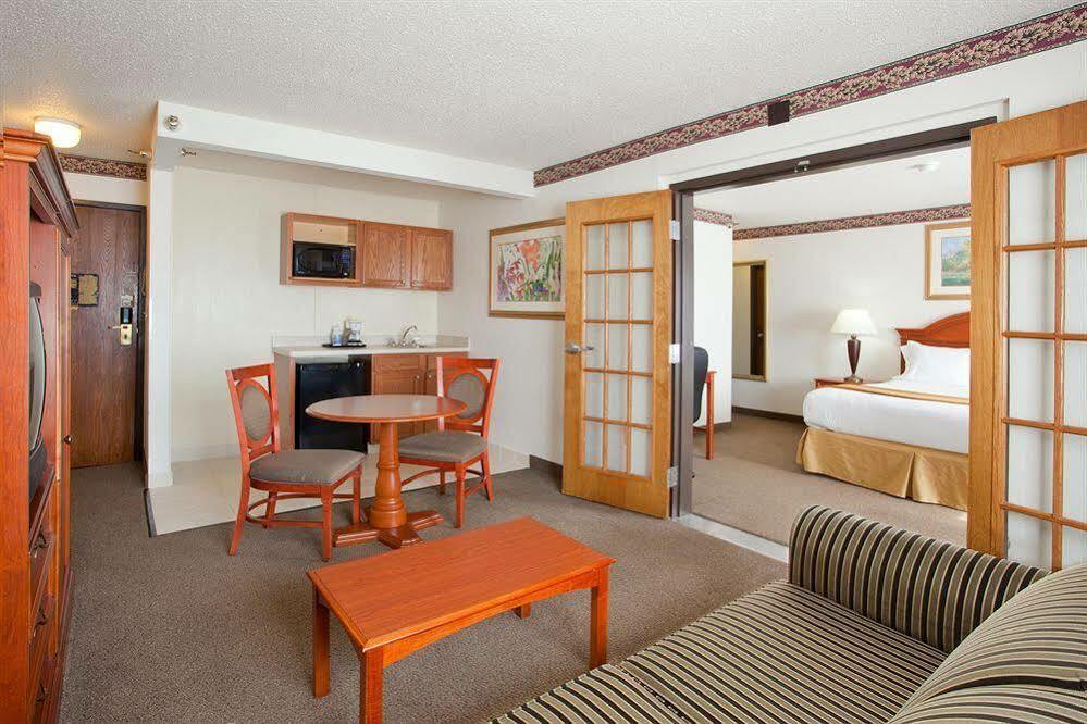 Holiday Inn Express & Suites Johnstown By Ihg Экстерьер фото
