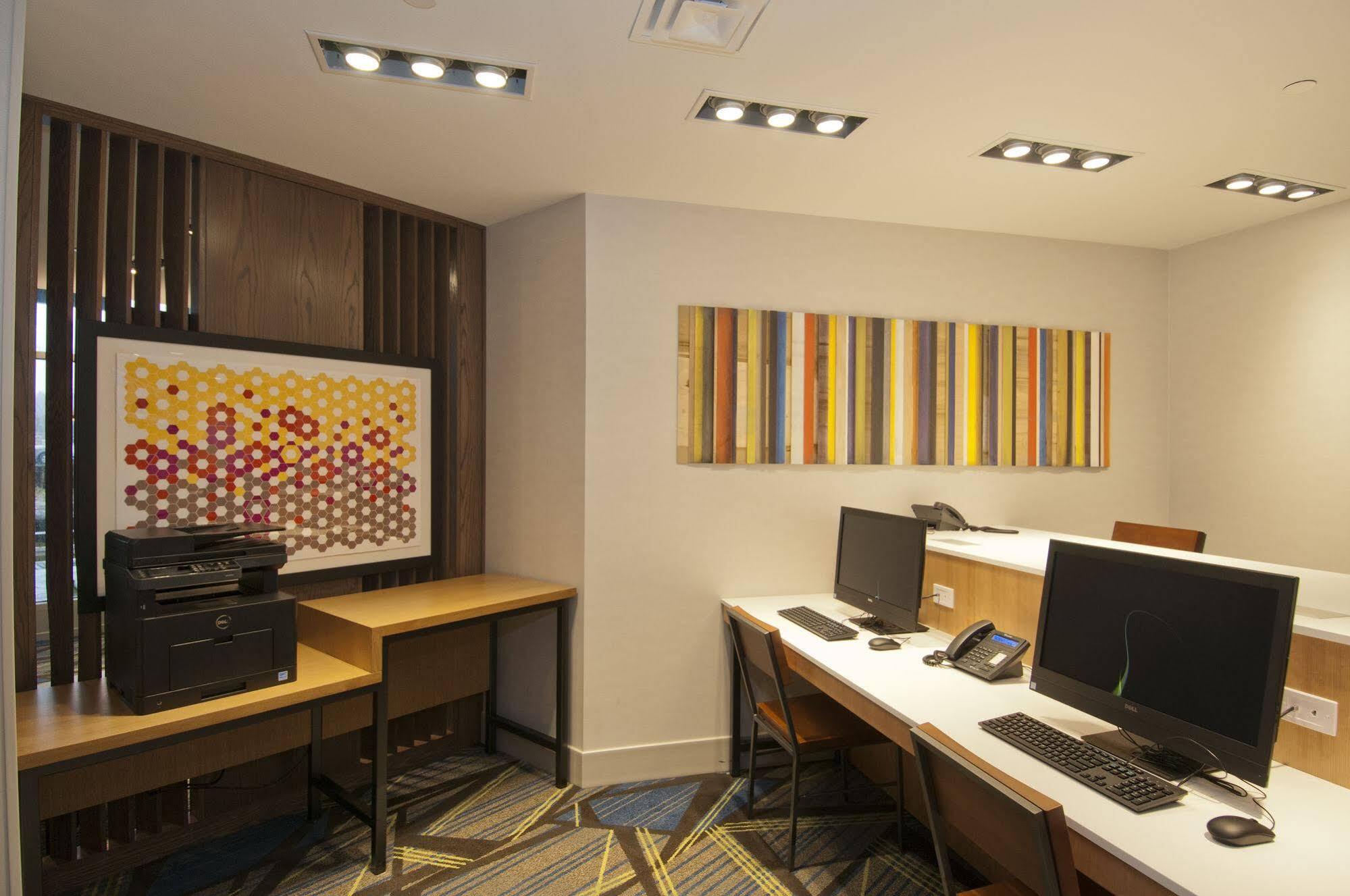 Holiday Inn Express & Suites Johnstown By Ihg Экстерьер фото