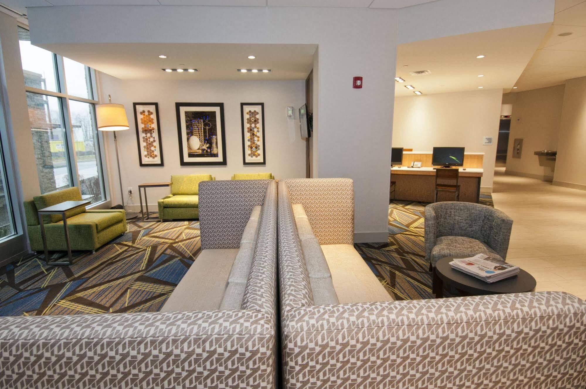 Holiday Inn Express & Suites Johnstown By Ihg Экстерьер фото