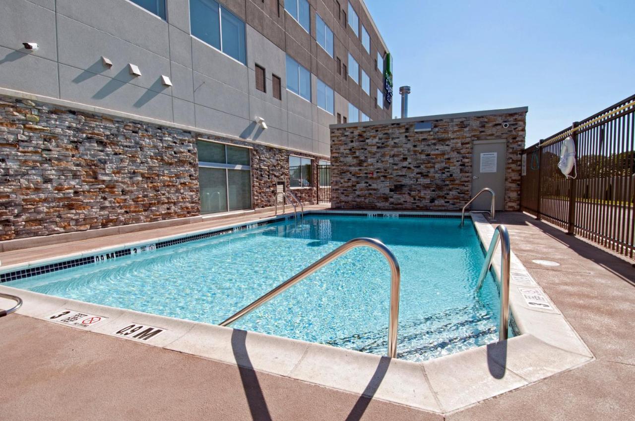 Holiday Inn Express & Suites Johnstown By Ihg Экстерьер фото