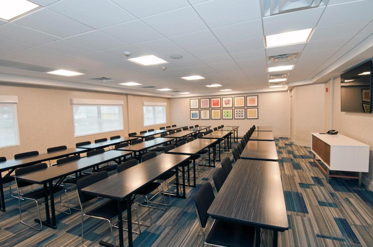 Holiday Inn Express & Suites Johnstown By Ihg Экстерьер фото