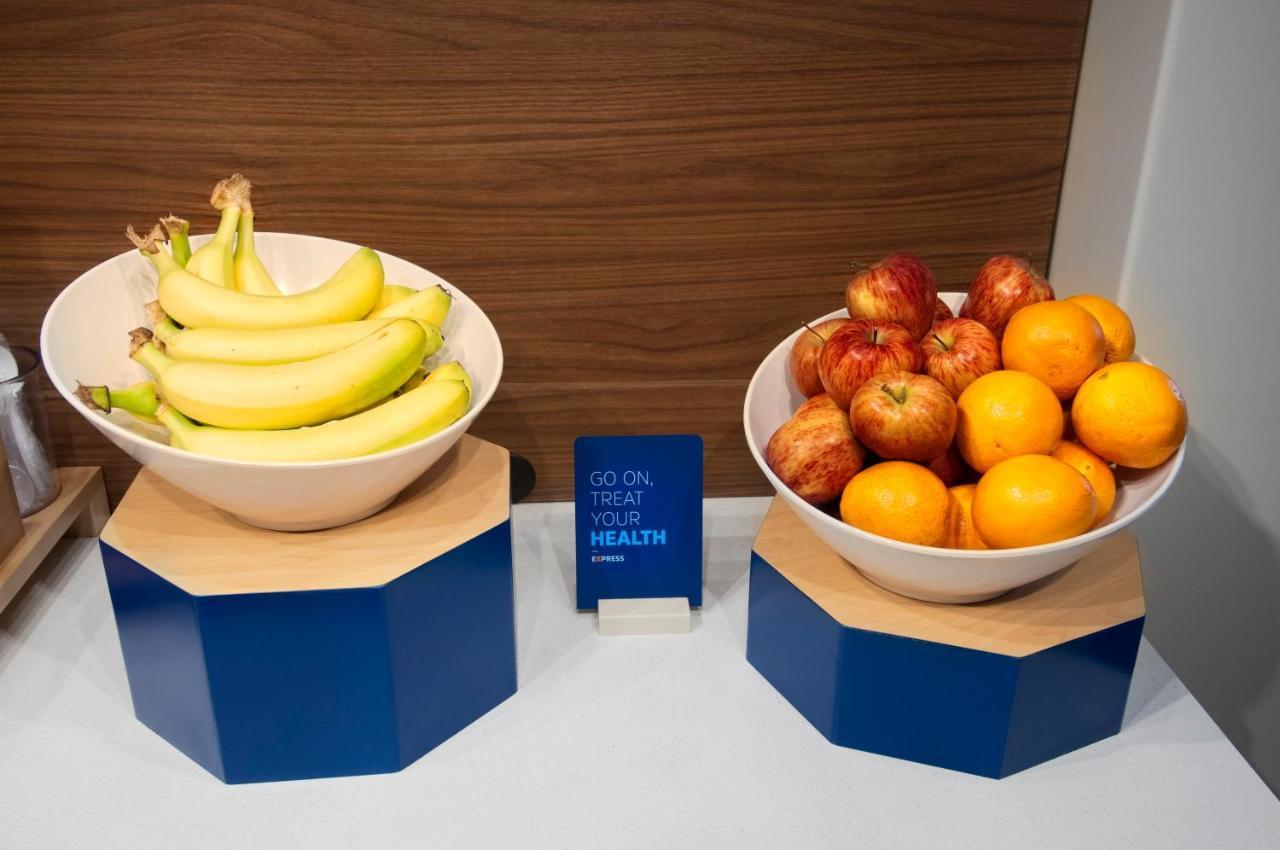 Holiday Inn Express & Suites Johnstown By Ihg Экстерьер фото